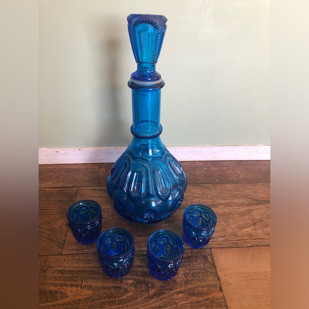 Cobalt Blue Moon and Star Decanter With 4 Shot Glasses, Bar Wear Vintage *glows
